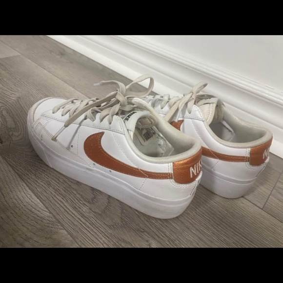 women's nike blazer shoes - Picture 3 of 3